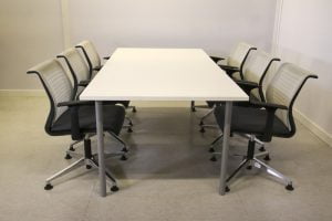 Neuvotteluryhmä – 6 kpl Steelcase Think tuoleja & 100x206cm neuvottelupöytä Toimistoplus Käytetyt toimistokalusteet 9