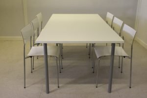 Neuvotteluryhmä – 6kpl Piiroinen Chip tuolia & 100×206 cm Plus neuvottelupöytä Toimistoplus Käytetyt toimistokalusteet 7
