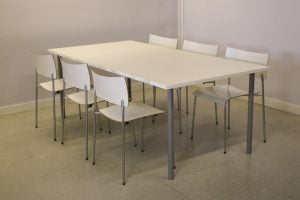 Neuvotteluryhmä – 6kpl Piiroinen Chip tuolia & 100×206 cm Plus neuvottelupöytä Toimistoplus Käytetyt toimistokalusteet 5