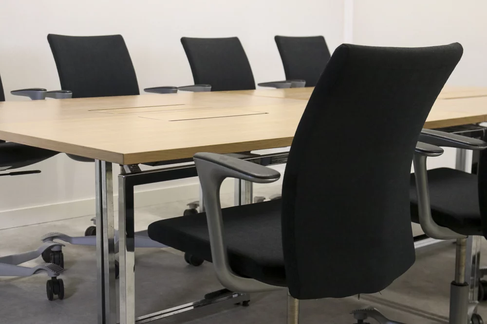 Neuvotteluryhmä 8kpl Håg H04 Communication tuoli & Mobel Nippu pöytä 280×140 cm Toimistoplus Käytetyt toimistokalusteet 5