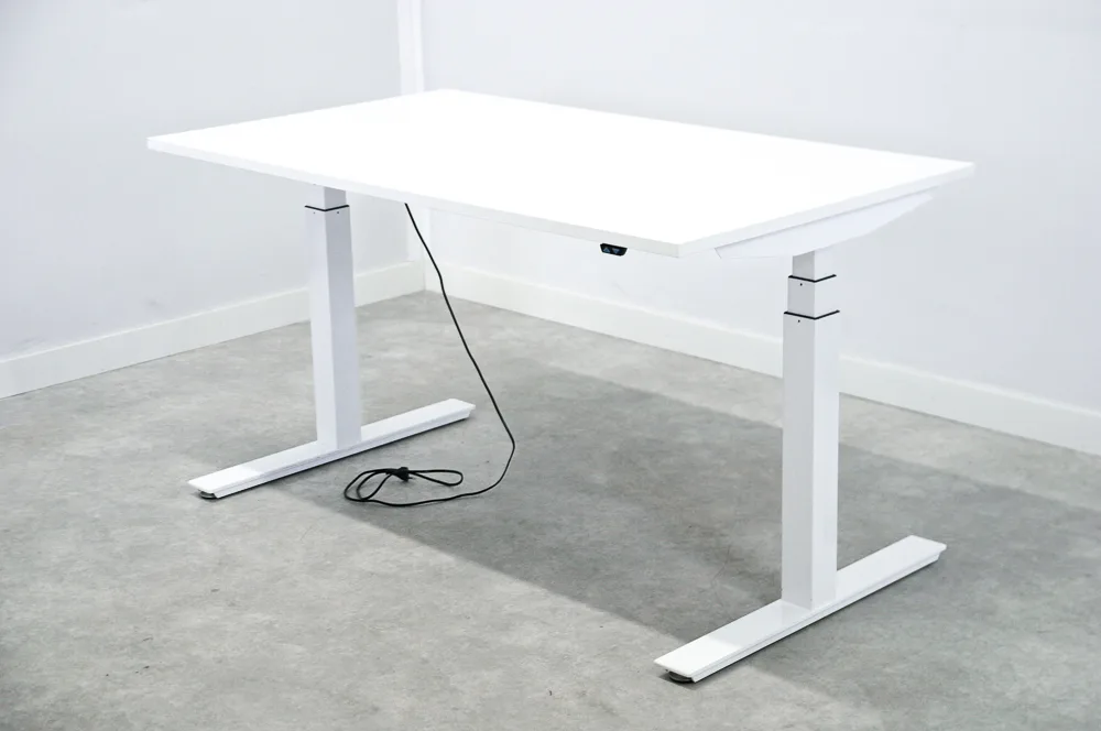 Pinta EQ sähköpöytä 140×80 cm Toimistoplus Käytetyt toimistokalusteet 2