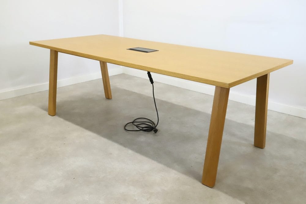 Neuvottelupöytä 220x90cm Toimistoplus Käytetyt toimistokalusteet 2