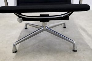 Eames EA 124 loungetuoli Toimistoplus Käytetyt toimistokalusteet 45