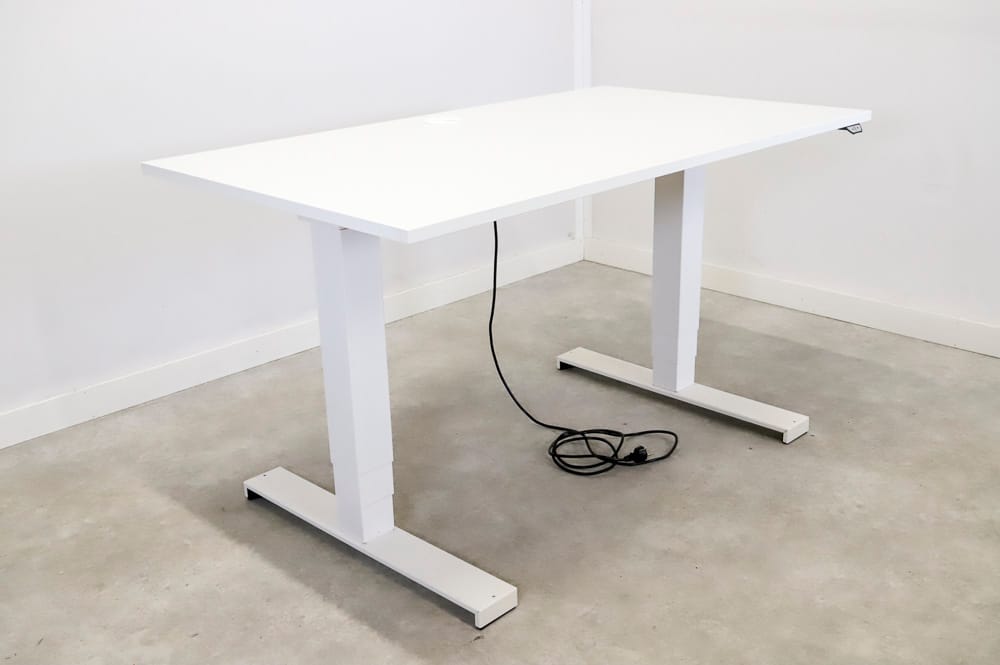 Sähköpöytä 140×80 cm Toimistoplus Käytetyt toimistokalusteet