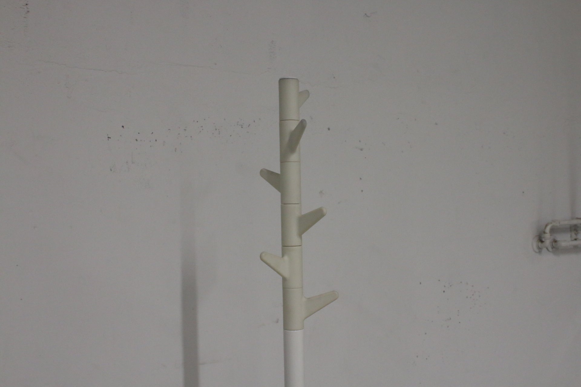 Inno Oka-B pystynaulakko, Desing Teppo Asikainen Toimistoplus Käytetyt toimistokalusteet 4 Inno Oka-B pystynaulakko, Desing Teppo Asikainen Toimistoplus Käytetyt toimistokalusteet 4