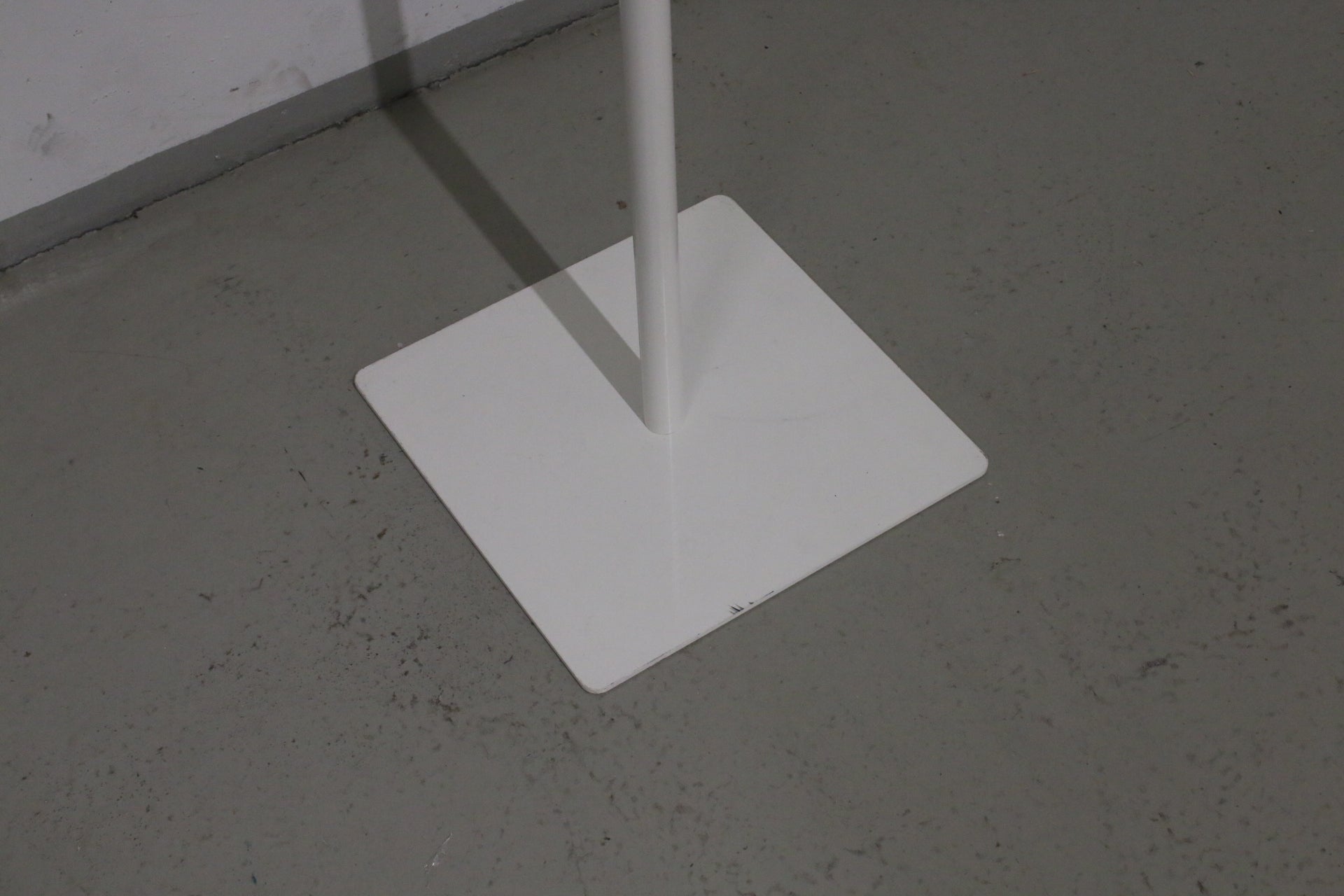 Inno Oka-B pystynaulakko, Desing Teppo Asikainen Toimistoplus Käytetyt toimistokalusteet 5 Inno Oka-B pystynaulakko, Desing Teppo Asikainen Toimistoplus Käytetyt toimistokalusteet 5