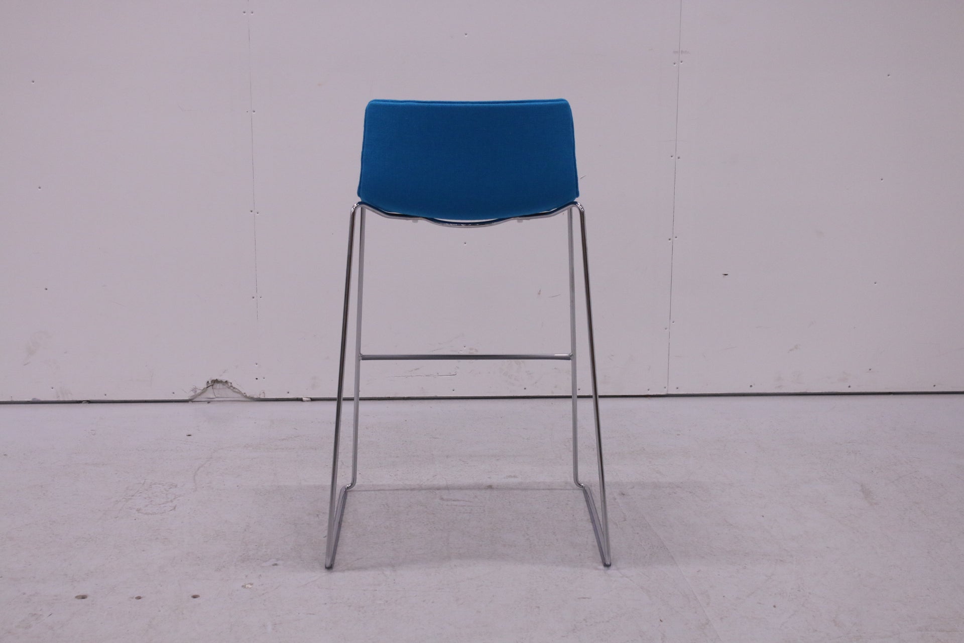 Arper Catifa 46 -baarituoli Toimistoplus Käytetyt toimistokalusteet 6 Arper Catifa 46 -baarituoli Toimistoplus Käytetyt toimistokalusteet 6