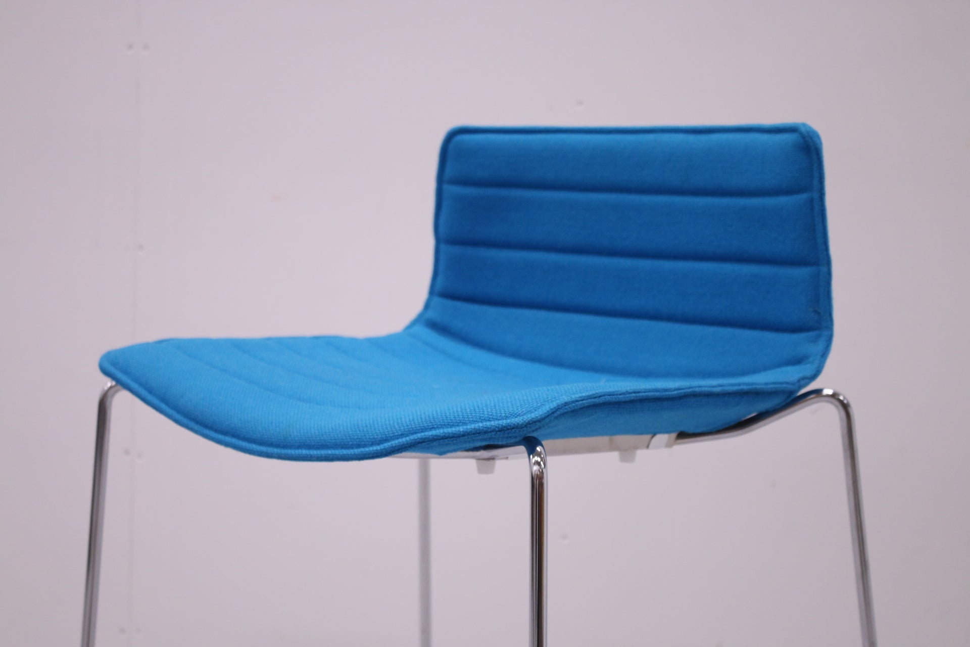 Arper Catifa 46 -baarituoli Toimistoplus Käytetyt toimistokalusteet 7 Arper Catifa 46 -baarituoli Toimistoplus Käytetyt toimistokalusteet 7