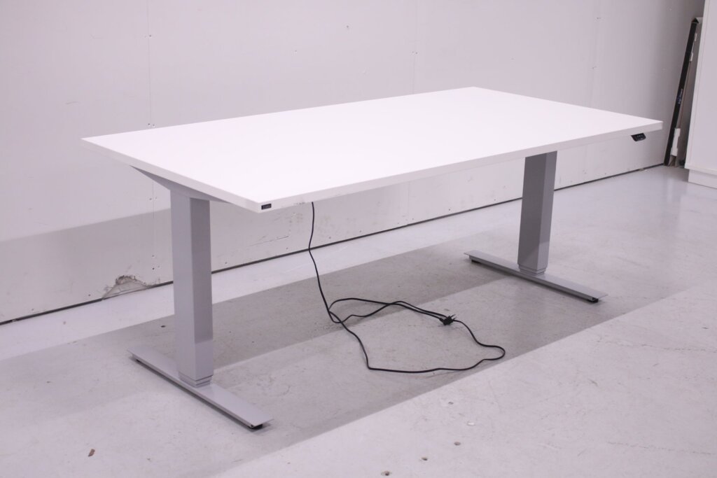 Isku sähköpöytä vaalean harmaa / valkoinen 160×80 Toimistoplus Käytetyt toimistokalusteet