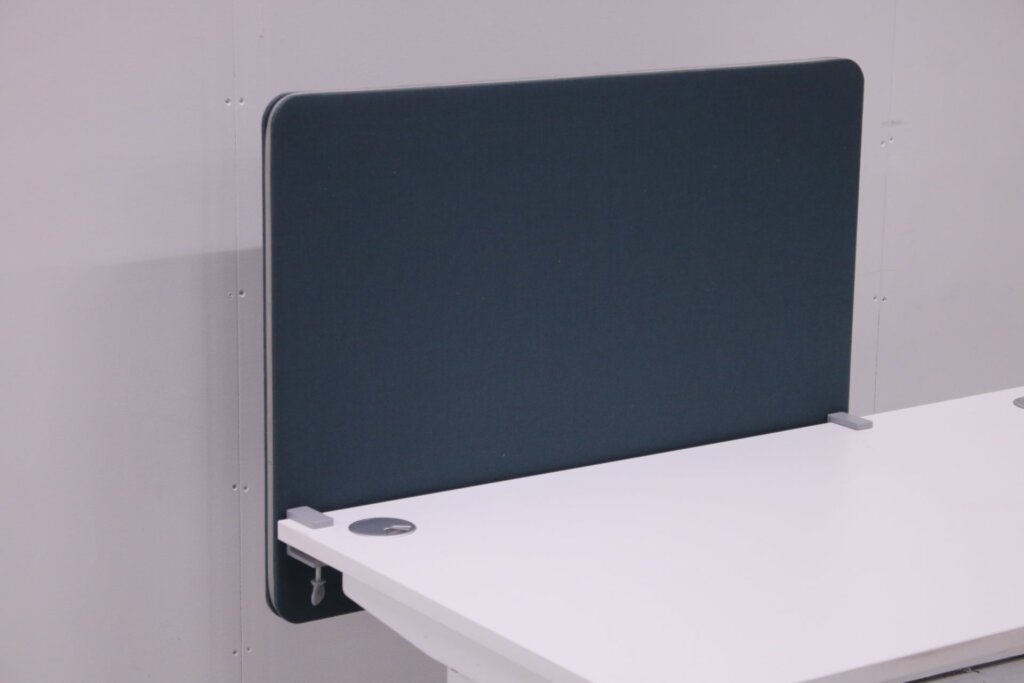 Lintex akustoiva pöytäsermi 100×70, ruuviton kiinnitys Toimistoplus Käytetyt toimistokalusteet