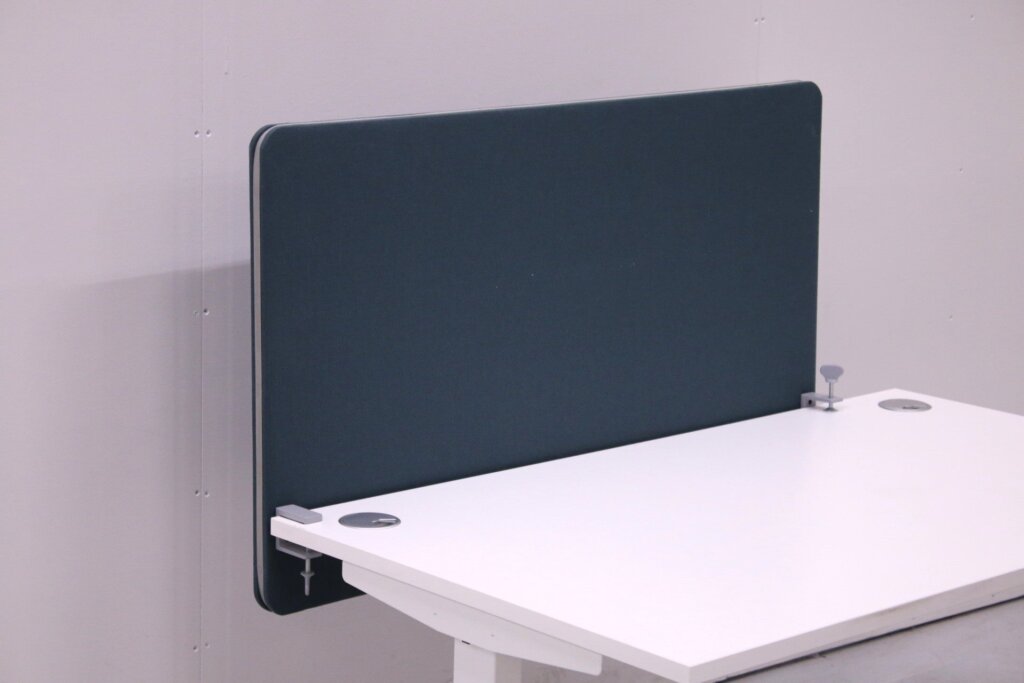 Lintex akustoiva pöytäsermi 120×70, ruuviton kiinnitys Toimistoplus Käytetyt toimistokalusteet