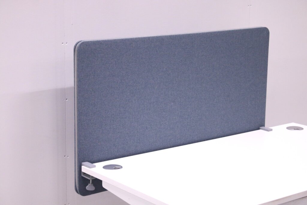 Lintex akustoiva pöytäsermi 120×70, ruuviton kiinnitys Toimistoplus Käytetyt toimistokalusteet