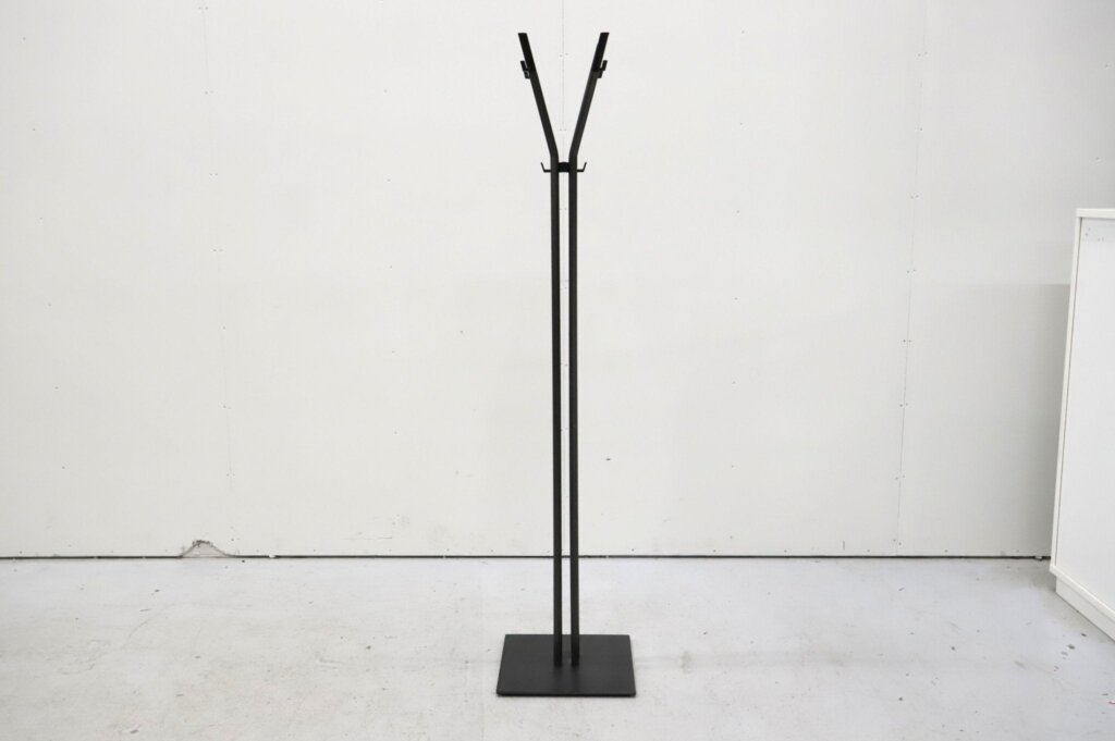 Martela pystynaulakko Toimistoplus Käytetyt toimistokalusteet