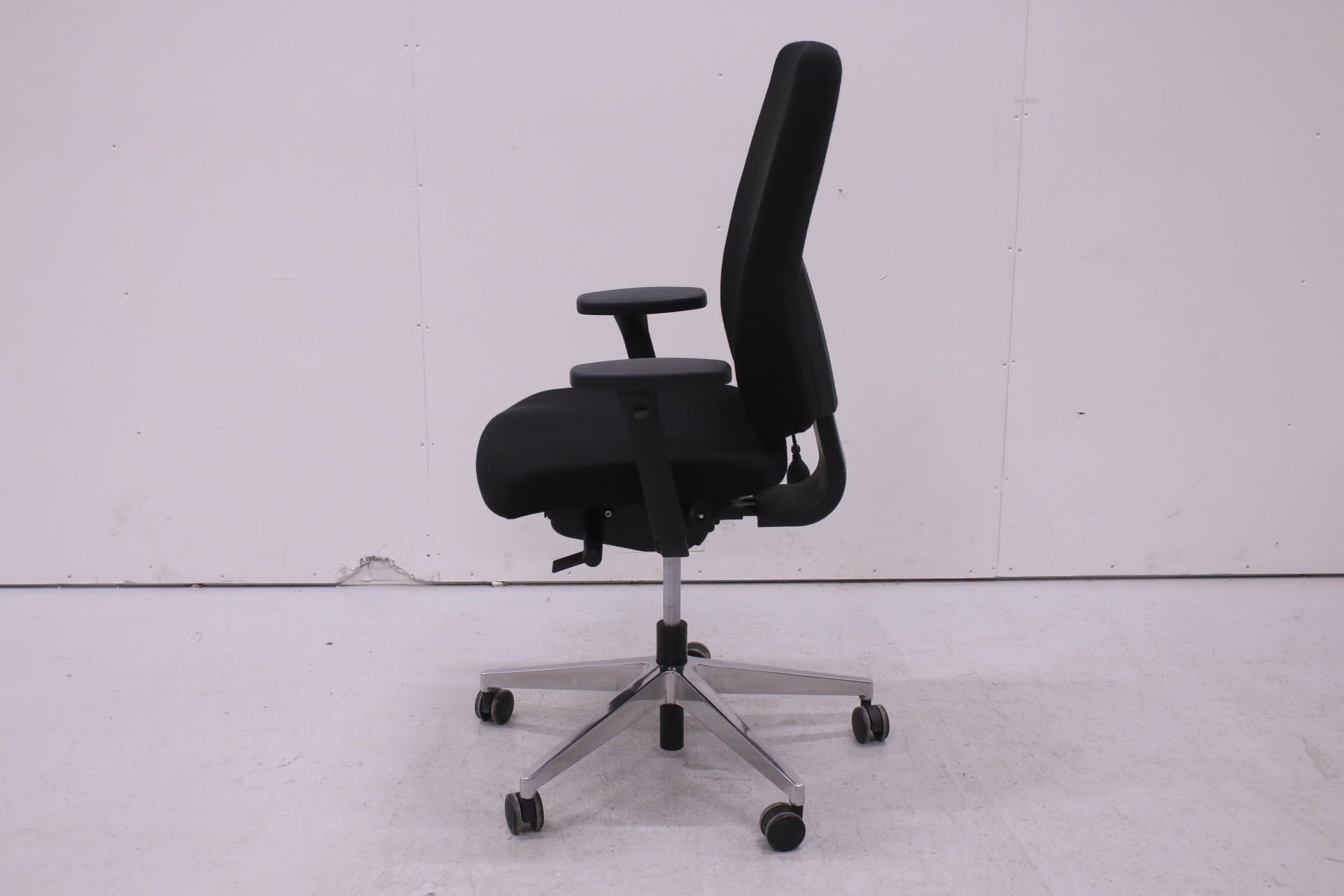 Modeo Linja L-työtuoli, musta Toimistoplus Käytetyt toimistokalusteet 4 Modeo Linja L-työtuoli, musta Toimistoplus Käytetyt toimistokalusteet 4