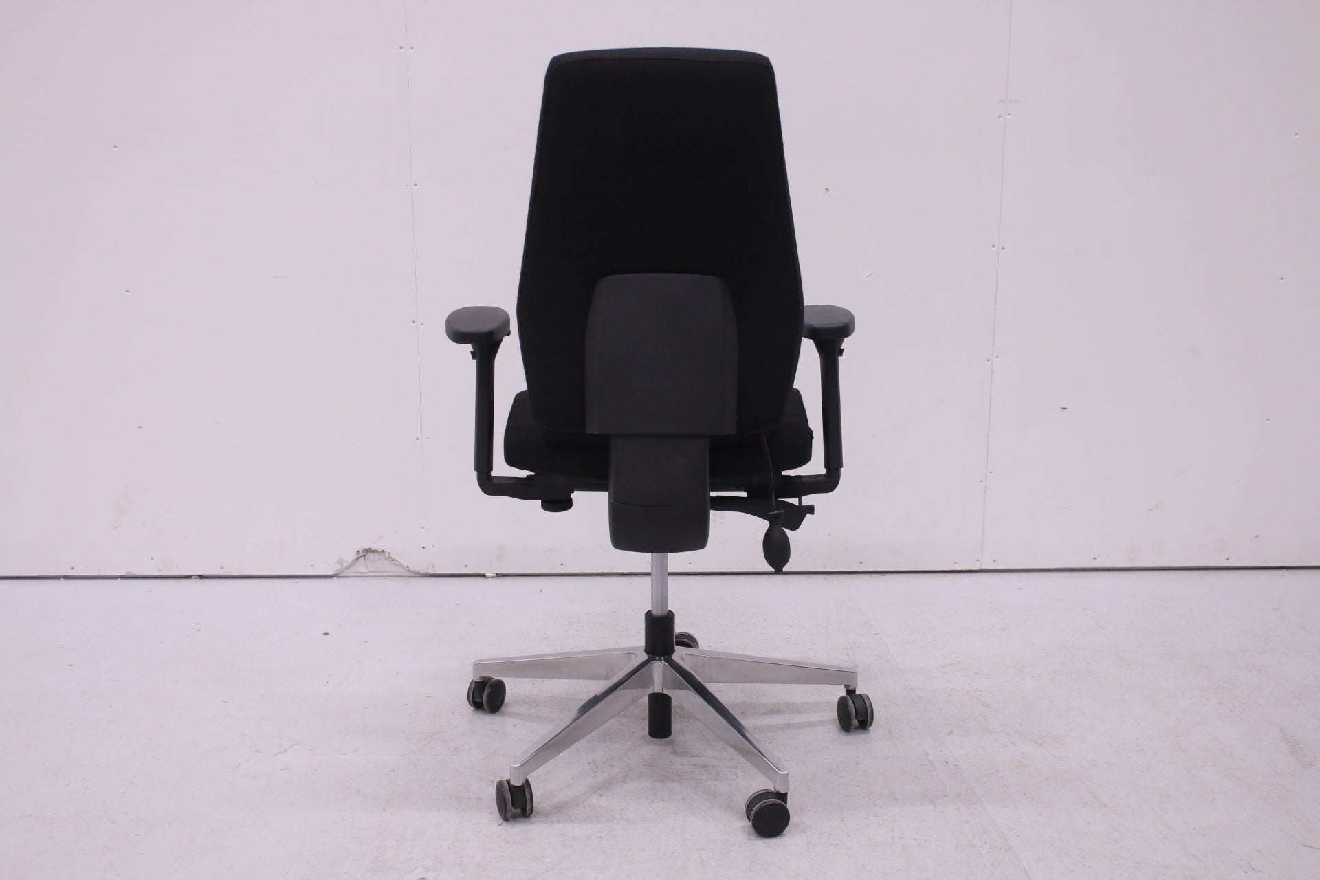 Modeo Linja L-työtuoli, musta Toimistoplus Käytetyt toimistokalusteet 6 Modeo Linja L-työtuoli, musta Toimistoplus Käytetyt toimistokalusteet 6