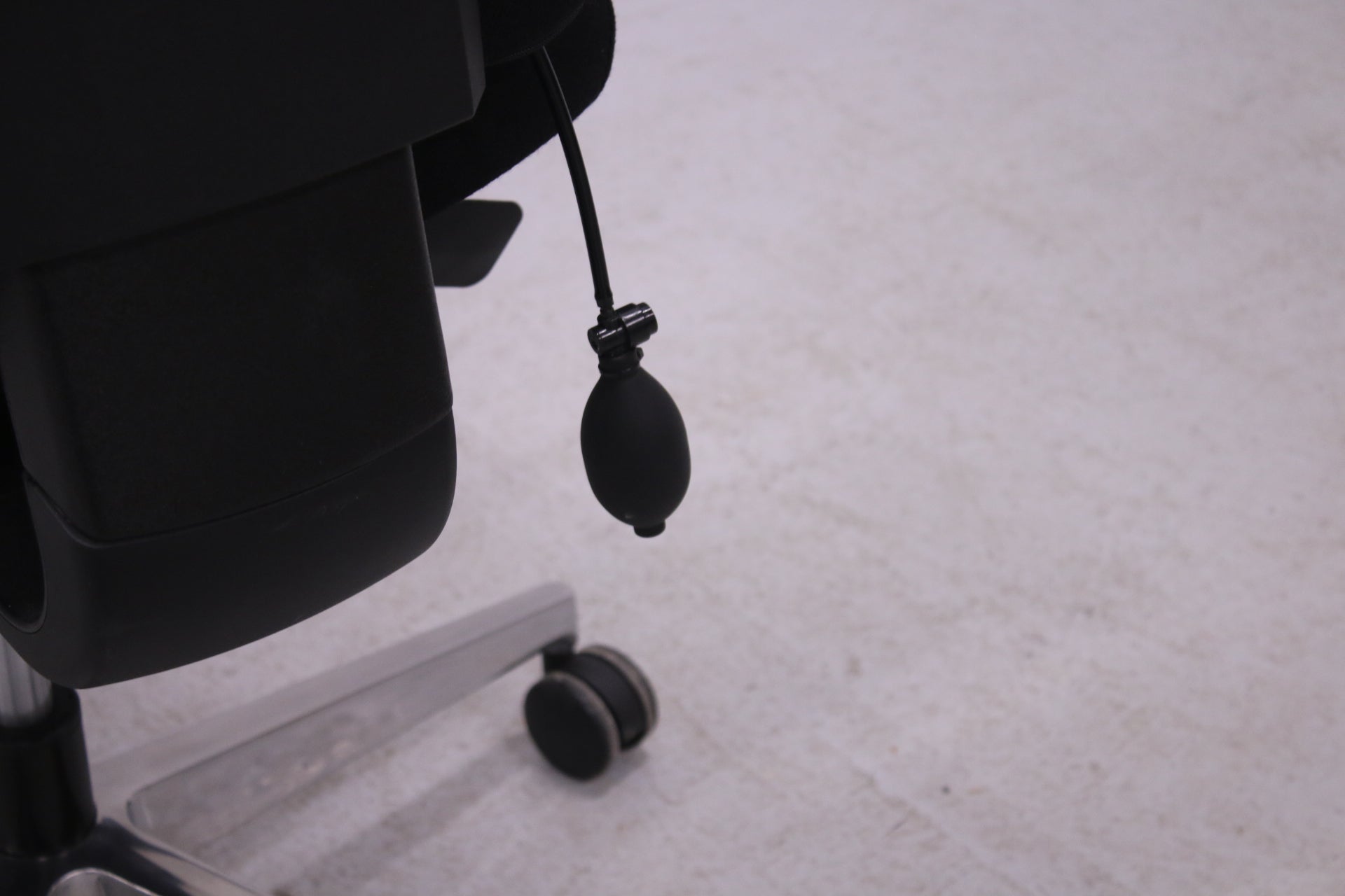 Modeo Linja L-työtuoli, musta Toimistoplus Käytetyt toimistokalusteet 9 Modeo Linja L-työtuoli, musta Toimistoplus Käytetyt toimistokalusteet 9